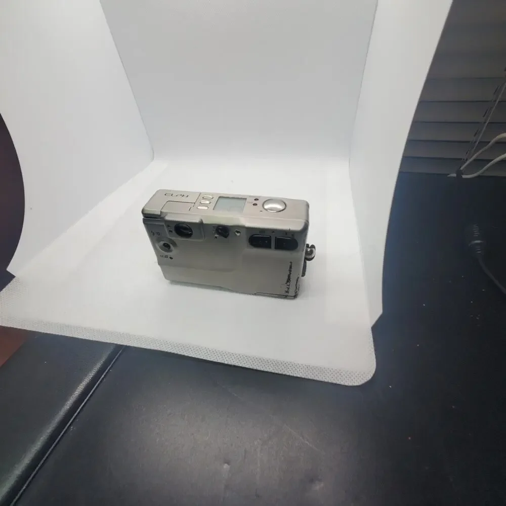 Canon PowerShot ELPH Digital Camera FOR PARTS OR REPAIR Broken As Is Spares Only